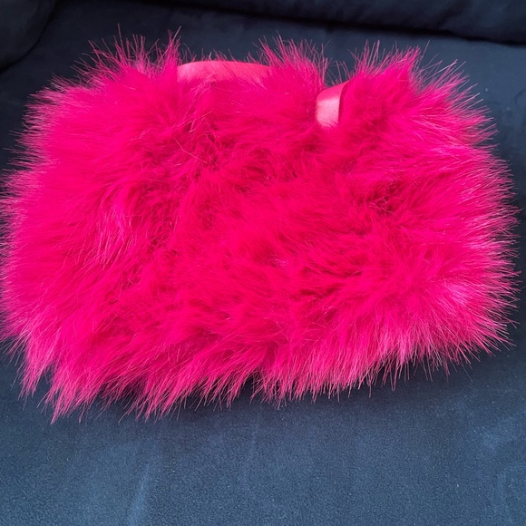 Handbags - FURRY HANDBAG/CROSSBODY
FUCHSIA
two strap bag
Crossbody chain